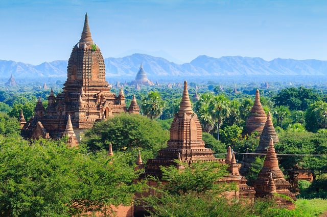 Backpacking in Myanmar - Tempel in Nature