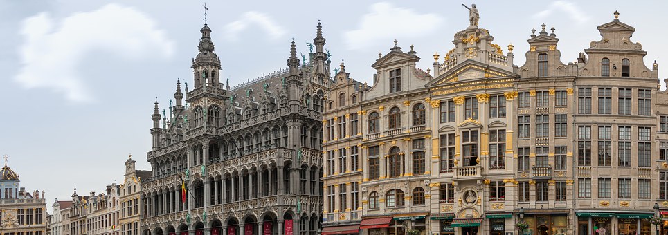 How to get to Media Markt in Oostende by Light Rail, Bus or Train?